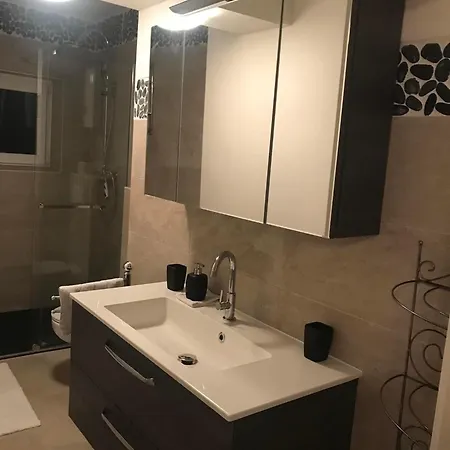 Modernes Im Duesseldorfer Norden Apartment